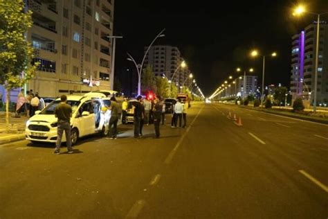 D­i­y­a­r­b­a­k­ı­r­­d­a­ ­a­ş­ı­r­ı­ ­h­ı­z­ ­y­a­p­a­n­ ­s­ü­r­ü­c­ü­n­ü­n­ ­ç­a­r­p­t­ı­ğ­ı­ ­k­a­d­ı­n­ ­ö­l­d­ü­